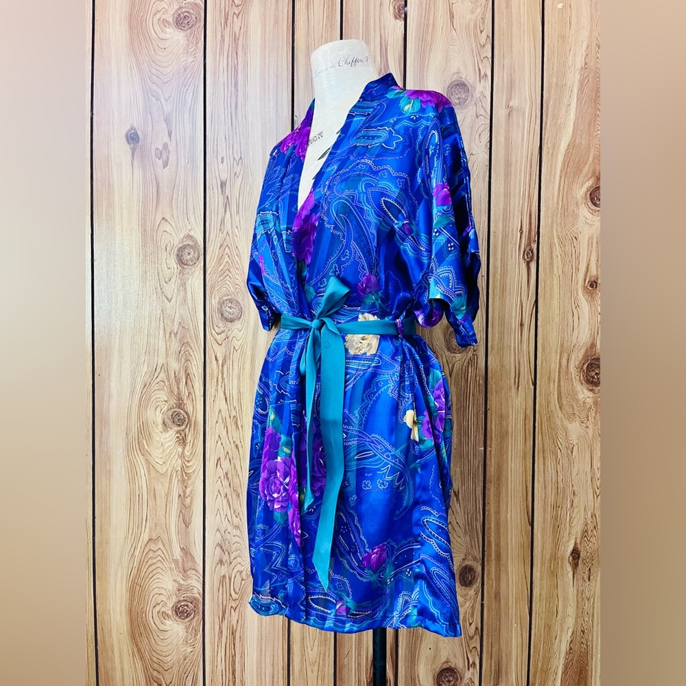 LAST CHANCE 🌈 VTG 1990s Frederick's of Hollywood Blue Floral + Paisley Robe - Picture 3 of 5
